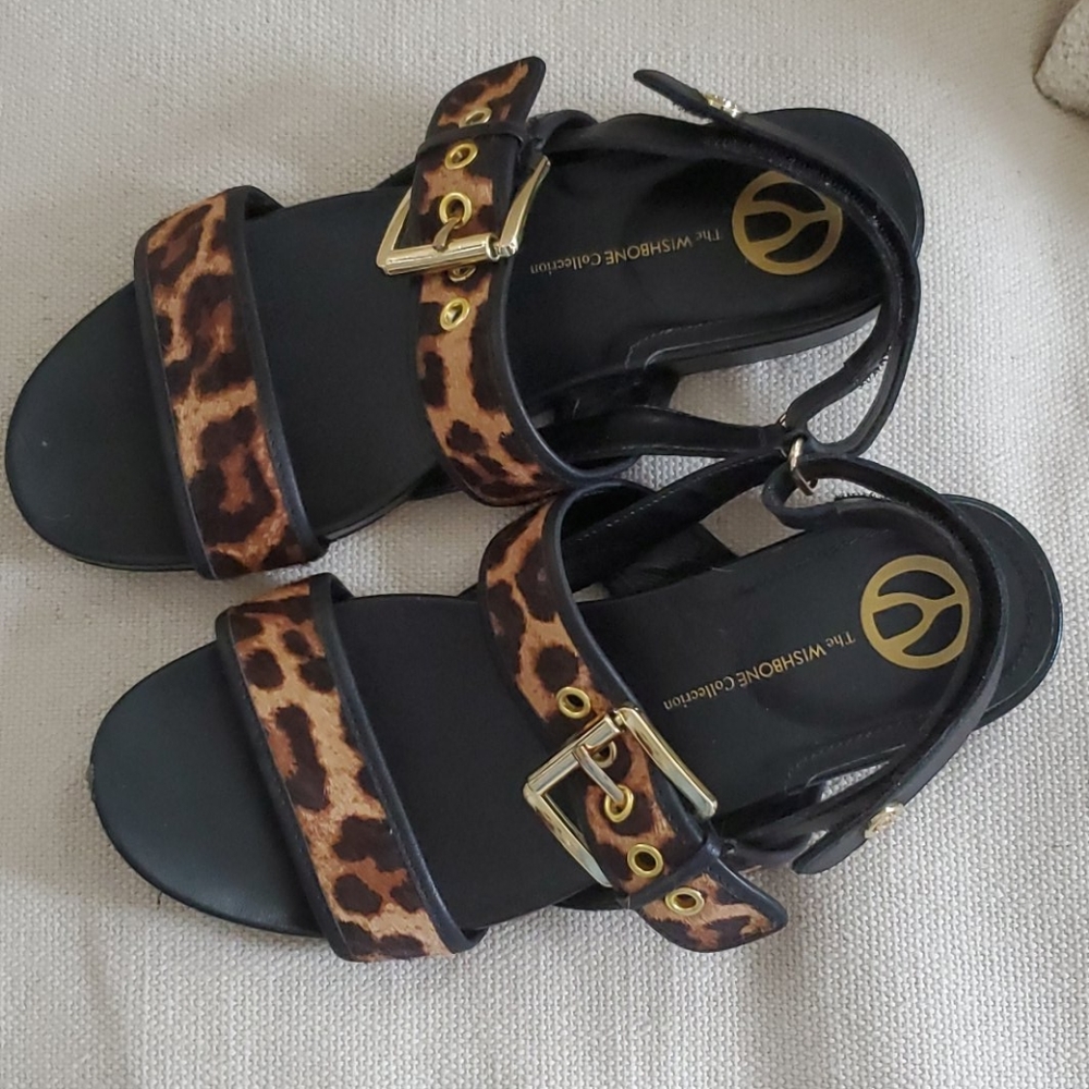 Animal print flat sandal